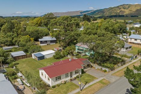 Photo of property in 16 Tokomaru Road, Tokomaru, Palmerston North, 4474