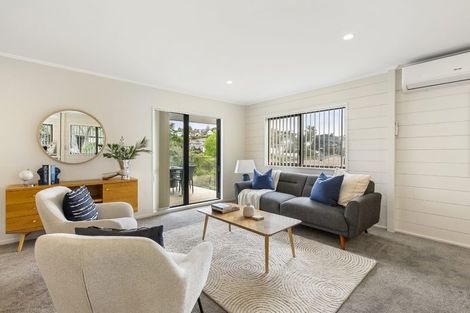 Photo of property in 10 Eagleson Street, Northcross, Auckland, 0632