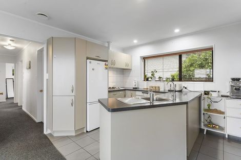 Photo of property in 2/23 Heathglen Place, Bayview, Auckland, 0629