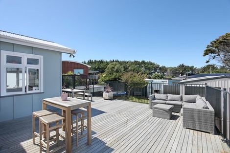 Photo of property in 21 Signal Street, Foxton Beach, Foxton, 4815