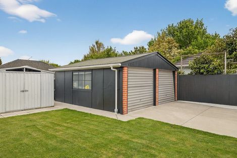 Photo of property in 15 Oakfield Street, Burnside, Christchurch, 8053