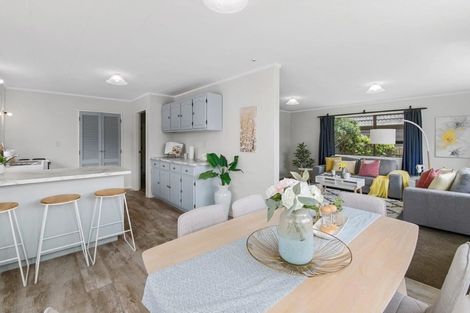 Photo of property in 18 Reeves Street, Waikanae Beach, Waikanae, 5036