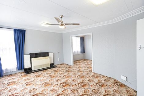 Photo of property in 18 Kilmarnock Street, Wallacetown, 9816