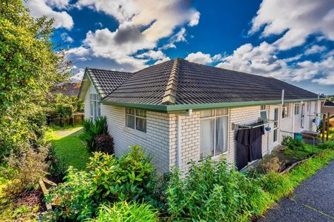 Photo of property in 15 Regents Park Place, Westgate, Auckland, 0614