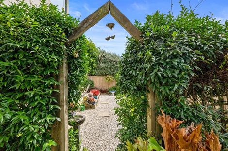 Photo of property in 2/95 Sylvan Avenue, Northcote, Auckland, 0627