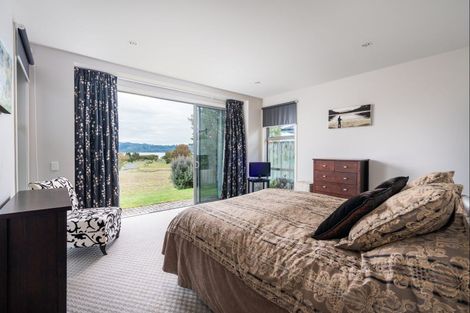 Photo of property in 1 Pukenamu Road, Rainbow Point, Taupo, 3330