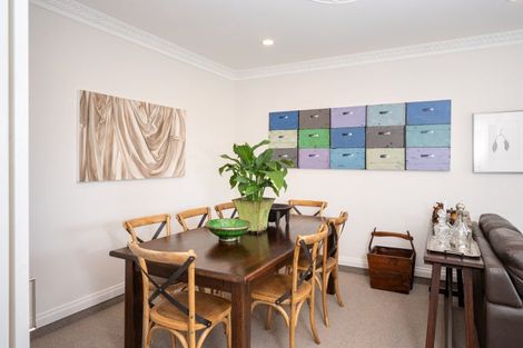 Photo of property in 2 Busby Hill, Havelock North, 4130