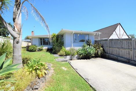 Photo of property in 20a Amberley Avenue, Te Atatu South, Auckland, 0610
