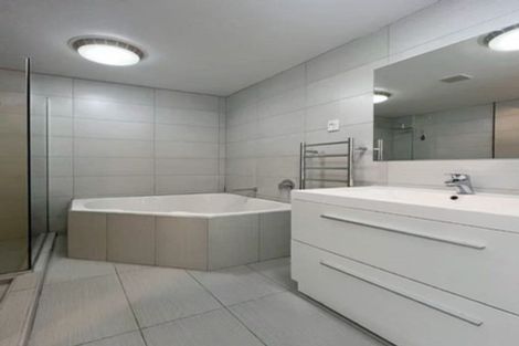 Photo of property in 43 Frank Nobilo Drive, Golflands, Auckland, 2013