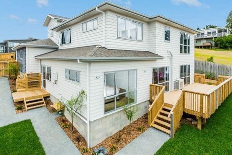 Photo of property in 8 Namsan Close, Fairview Heights, Auckland, 0632