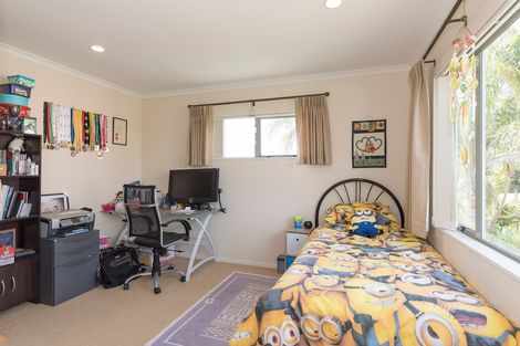 Photo of property in 27 Fergy Crescent, Wattle Downs, Auckland, 2103