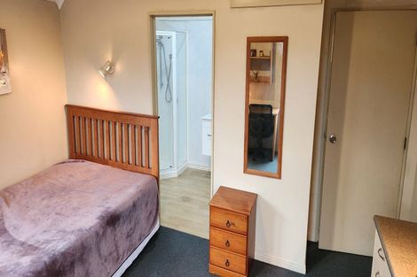 Photo of property in 33 Queen Street, Brighton, Dunedin, 9035