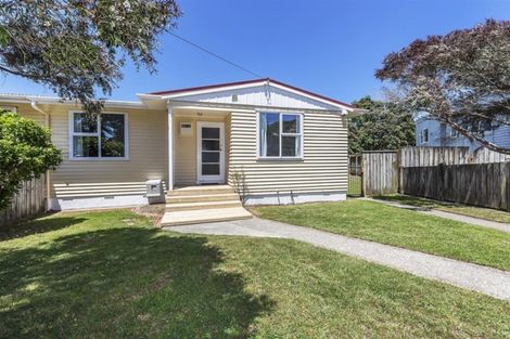 Photo of property in 32 Davidson Crescent, Tawa, Wellington, 5028