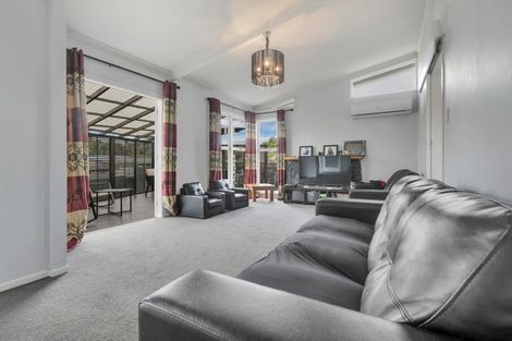 Photo of property in 38 Maui Pomare Street, Blockhouse Bay, Auckland, 0600