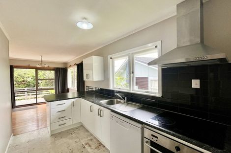 Photo of property in 11 La Rosa Street, Green Bay, Auckland, 0604