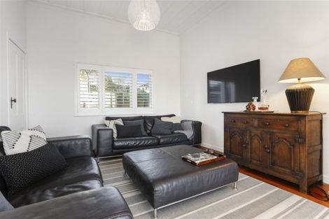 Photo of property in 2/18 Mariposa Crescent, Birkenhead, Auckland, 0626