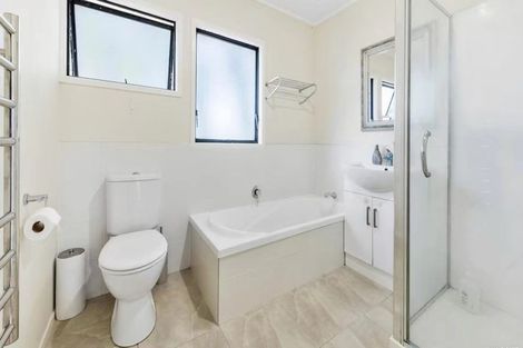 Photo of property in 8 Midgley Road, West Harbour, Auckland, 0618