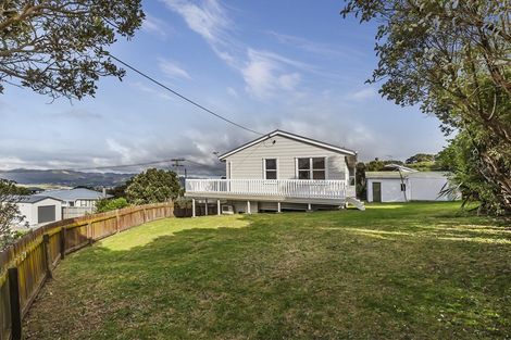 Photo of property in 2 Rakihau Place, Titahi Bay, Porirua, 5022