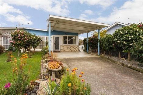 Photo of property in 6a Hollows Crescent, Takaro, Palmerston North, 4412