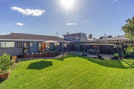 Photo of property in 3a Fraser Road, Narrow Neck, Auckland, 0624