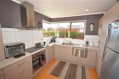 Photo of property in 16 Hastings Street, Waikanae Beach, Waikanae, 5036