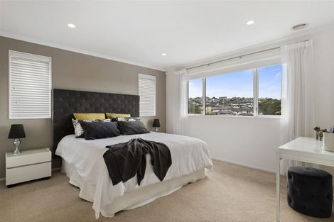 Photo of property in 12 Ilam Lane, Fairview Heights, Auckland, 0632