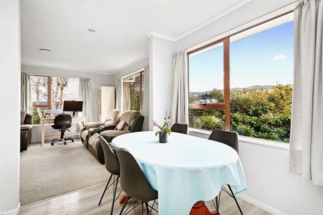 Photo of property in 15a Kereru Bend, Tawa, Wellington, 5028