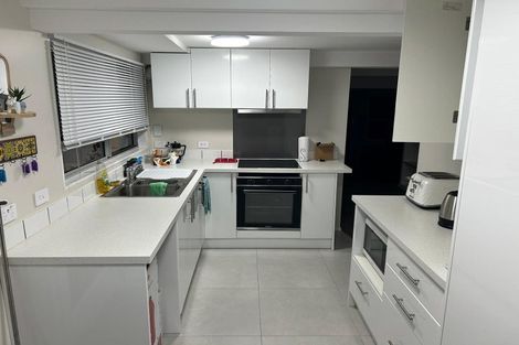 Photo of property in 121a Woodglen Road, Glen Eden, Auckland, 0602