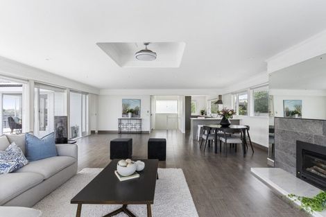 Photo of property in 81a Stanley Point Road, Stanley Point, Auckland, 0624