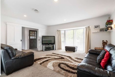 Photo of property in 34 Highland Park Drive, Highland Park, Auckland, 2010