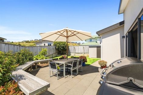 Photo of property in 39 Endeavour Drive, Whitby, Porirua, 5024