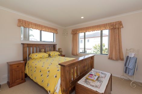 Photo of property in 27 Fergy Crescent, Wattle Downs, Auckland, 2103