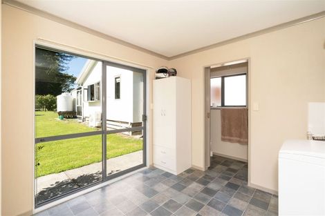 Photo of property in 3 Avenue North Road, Levin, 5510
