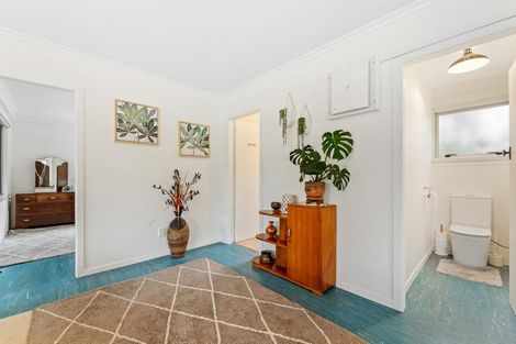 Photo of property in 17 Weranui Road, Waiwera, 0994