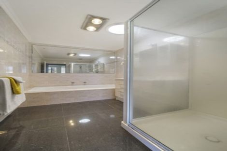 Photo of property in 33 Hope Farm Avenue, Pakuranga Heights, Auckland, 2010