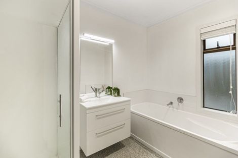 Photo of property in 2/13 Hororata Road, Hauraki, Auckland, 0622