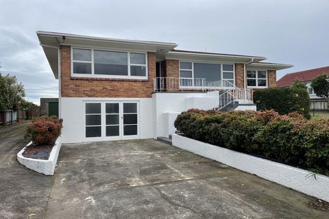Photo of property in 222 Te Atatu Road, Te Atatu South, Auckland, 0610