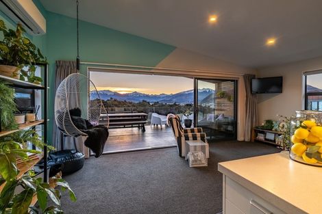 Photo of property in 8 Edgewood Place, Wanaka, 9305