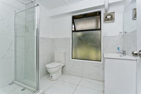 Photo of property in 449 Glenfield Road, Glenfield, Auckland, 0629