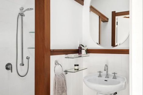 Photo of property in 72 Thornton Road, Cambridge, 3434