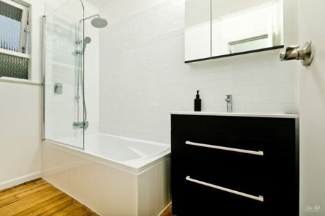 Photo of property in 10 Thomas Rea Place, Te Atatu South, Auckland, 0610