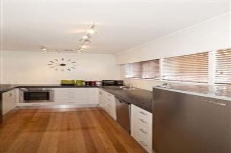 Photo of property in 3/29 Pupuke Road, Takapuna, Auckland, 0622