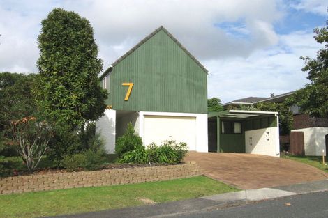 Photo of property in 7 Flagstaff Place, Massey, Auckland, 0614