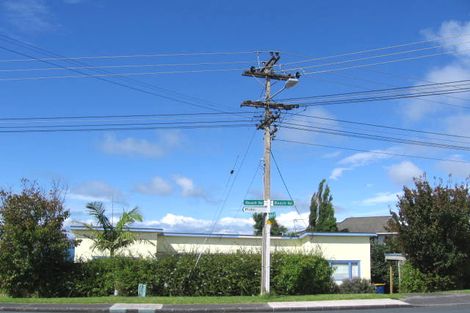 Photo of property in 1/853 Beach Road, Waiake, Auckland, 0630