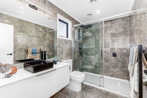 Photo of property in 2 Opaoa Way, Aotea, Porirua, 5024