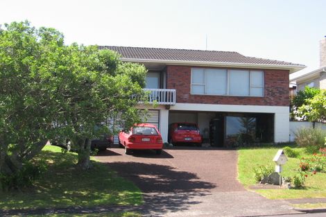 Photo of property in 9 Glenveagh Drive, Mount Roskill, Auckland, 1041