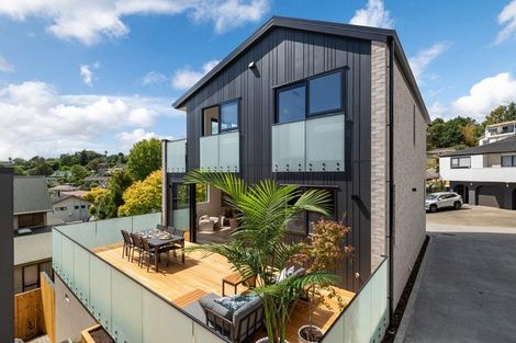 Photo of property in 8a Serrata Place, Browns Bay, Auckland, 0630