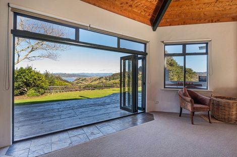 Photo of property in 16 Tarapatiki Drive, Whitianga, 3510