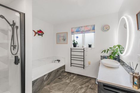 Photo of property in 18 Claverley Gardens, Avonhead, Christchurch, 8042