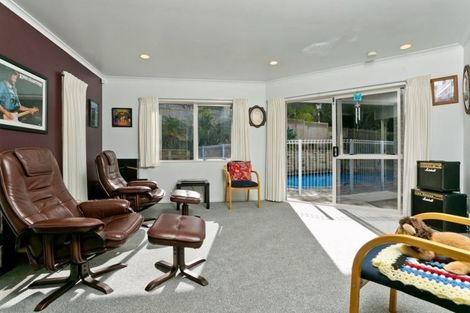 Photo of property in 27 Crestview Place, Browns Bay, Auckland, 0630